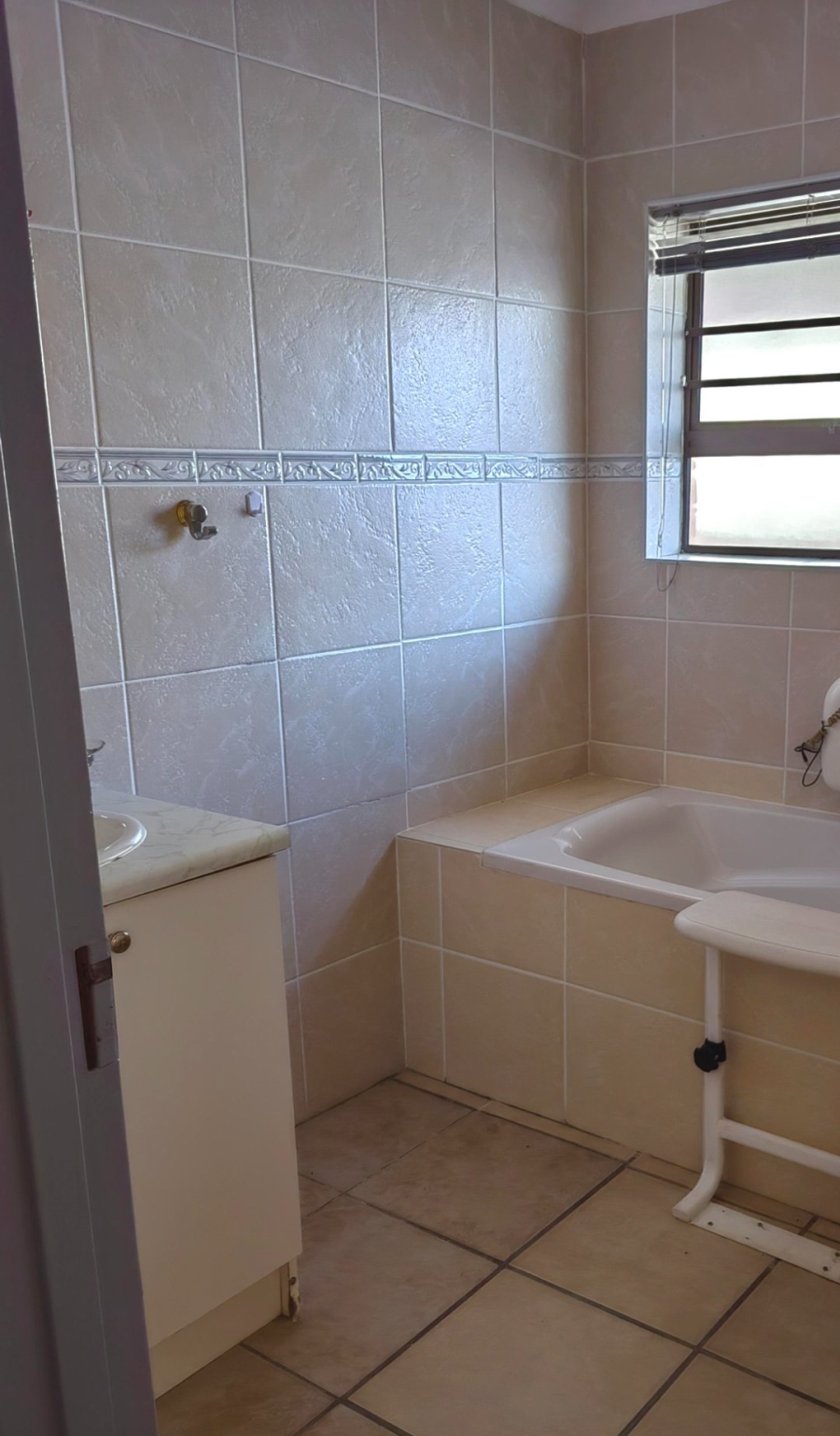 4 Bedroom Property for Sale in Wavecrest Eastern Cape